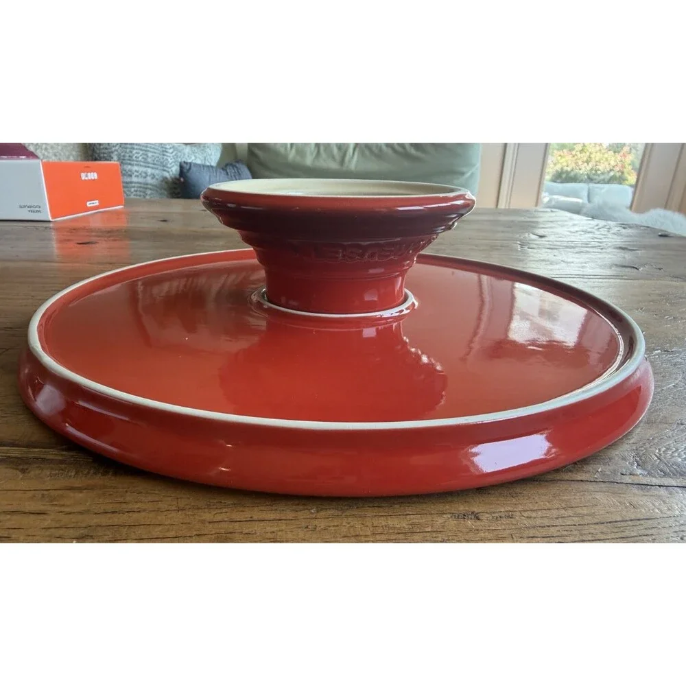 Le Creuset  Stoneware Footed Cake Stand 30 cm  11.75